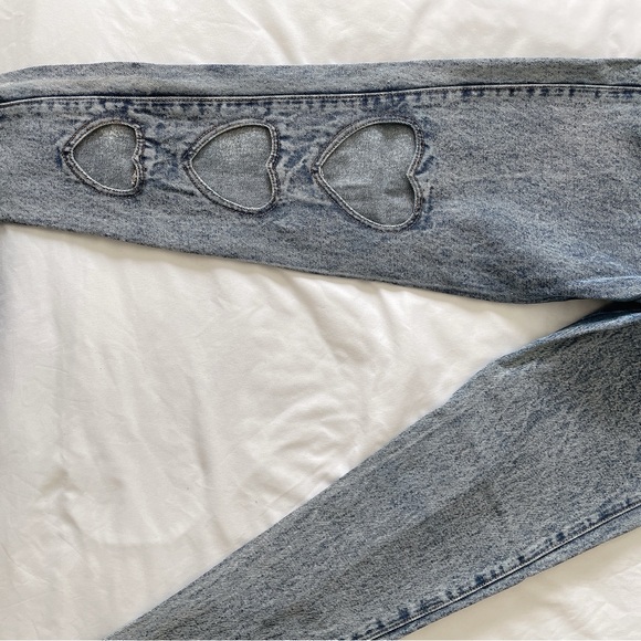 Extremely RARE Ariana Grande fig and viper heart cut out jeans - Picture 4 of 5